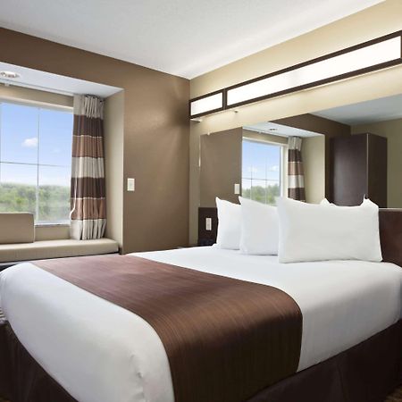 Sonesta Essential Fairmont Hotel Exterior photo