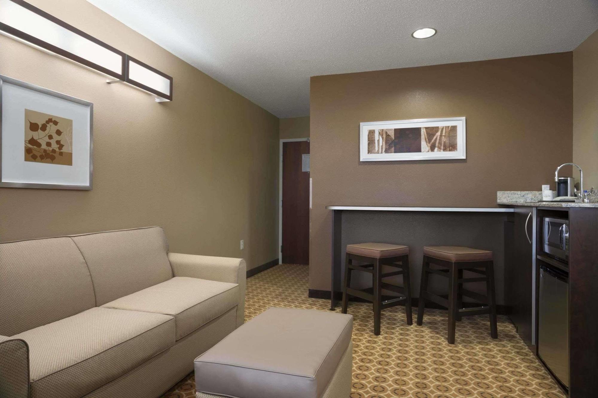 Sonesta Essential Fairmont Hotel Exterior photo